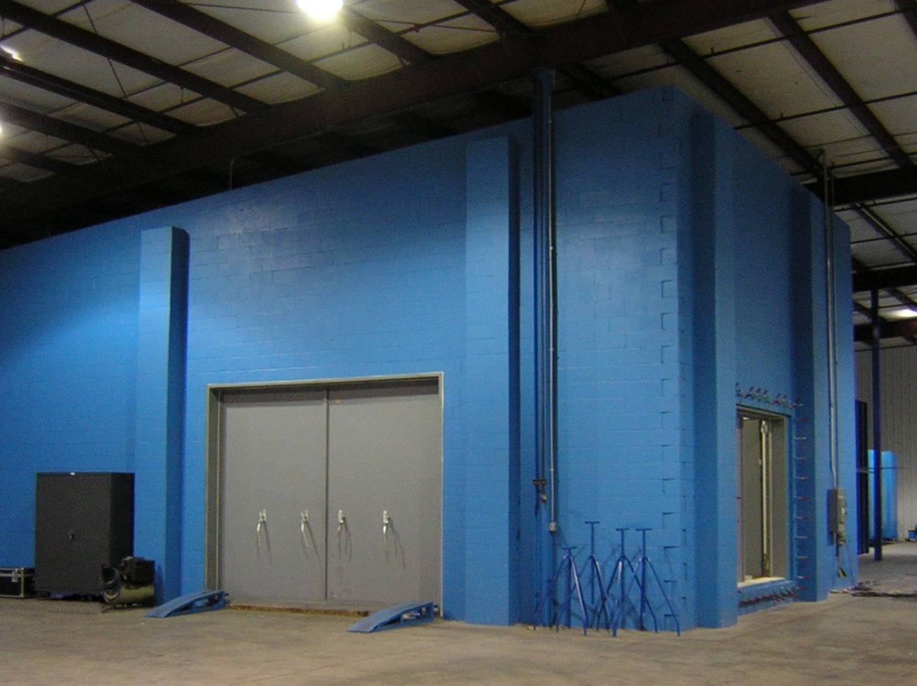 Usa Lab reverberant room outside image